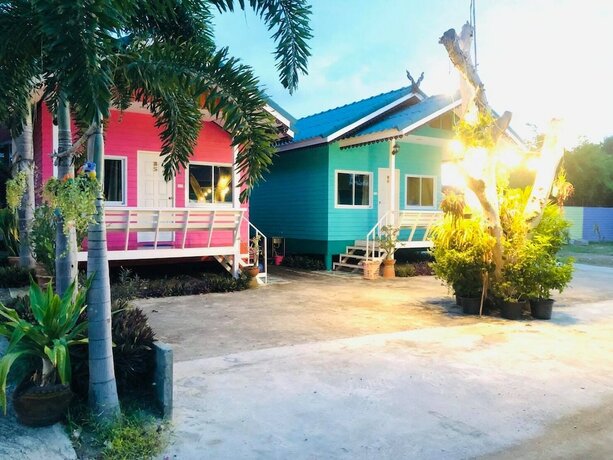 Imagen de la habitación del Hotel Baan Rommai Sattahip. Foto 20