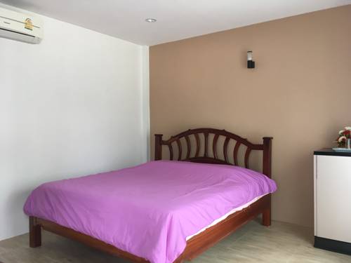 Imagen de la habitación del Hotel Baan Sabuy Jung. Foto 16