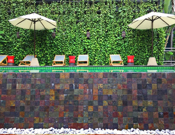 Imagen de la piscina del Hotel Baan Saen Fang. Foto 18