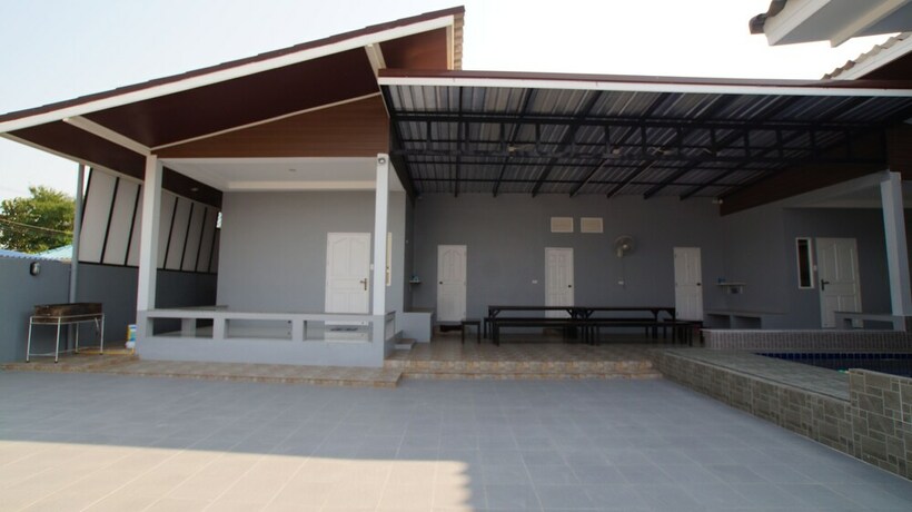 Imagen de los exteriores del Hotel Baan Samart 2 Pool Villa Hua Hin. Foto 29