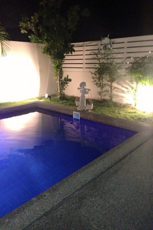 Imagen de la habitación del Hotel Baan Sarinya Pool Villa. Foto 7