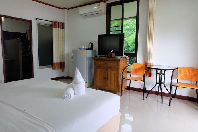 Imagen de la habitación del Hotel Baan Saui Resort. Foto 8