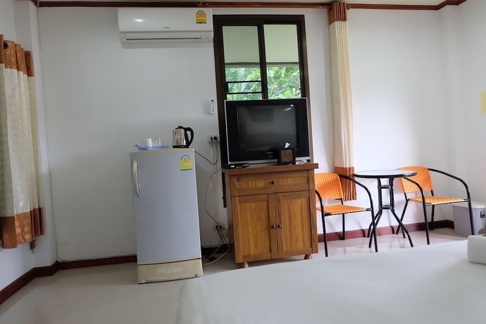 Imagen de la habitación del Hotel Baan Saui Resort. Foto 13