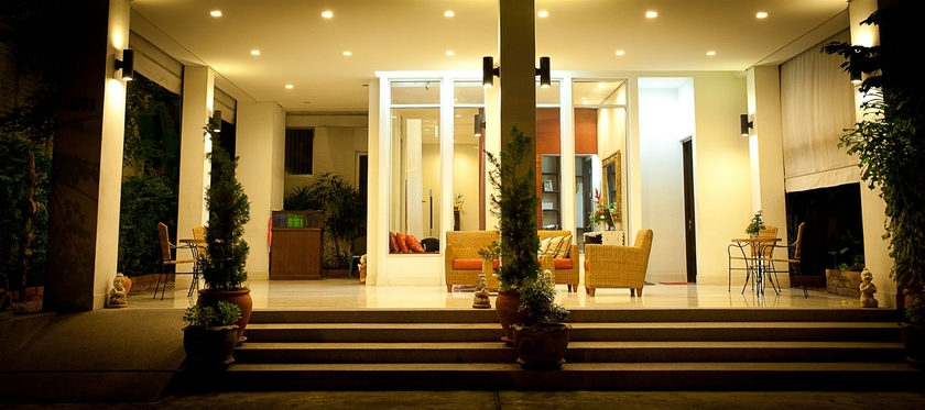 Imagen de los exteriores del Hotel Baan Silom Soi 3. Foto 10
