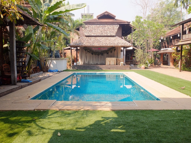 Imagen de la piscina del Hotel Baan Singkham Resort. Foto 10