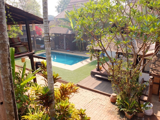 Imagen de la piscina del Hotel Baan Singkham Resort. Foto 11