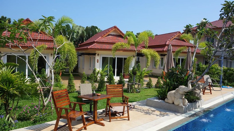 Imagen de la habitación del Hotel Baan Sooksiri Bangsaray. Foto 4