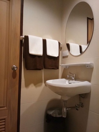 Imagen de los exteriores del Hotel Baan Sooksiri Bangsaray. Foto 12