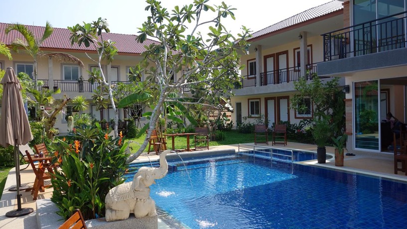 Imagen de la habitación del Hotel Baan Sooksiri Bangsaray. Foto 7