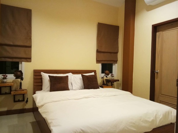 Imagen de la piscina del Hotel Baan Sooksiri Bangsaray. Foto 13