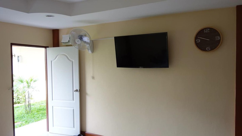 Imagen de la habitación del Hotel Baan Sooksiri Bangsaray. Foto 9