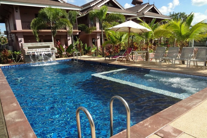 Imagen de la piscina del Hotel Baan Soontree Resort. Foto 15