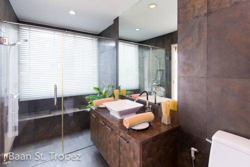 Imagen de la habitación del Hotel Baan St Tropez. Foto 6
