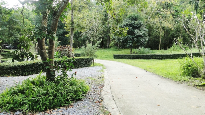 Imagen de los exteriores del Hotel Baan Suan Chong Khao Resort. Foto 18