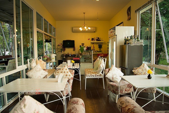 Imagen de los interiores del Hotel Baan Suan Him Doi. Foto 4