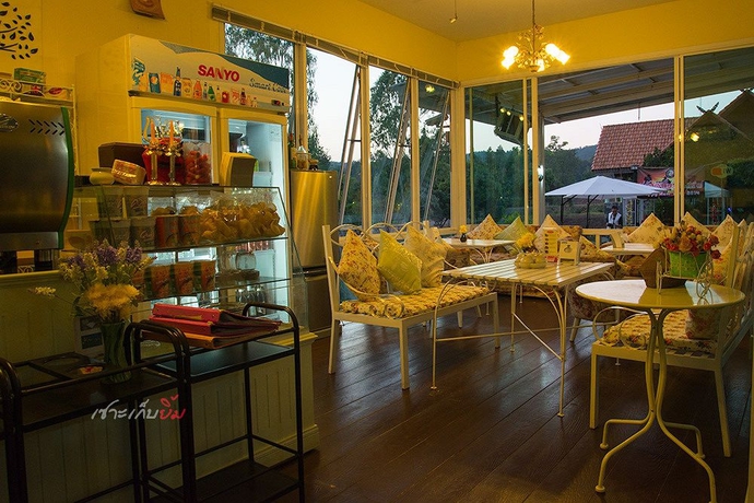 Imagen de los interiores del Hotel Baan Suan Him Doi. Foto 5