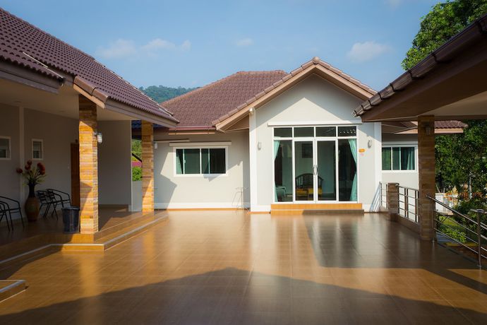 Imagen de la habitación del Hotel Baan Suan Khun Yaiy Nakhon Nayok. Foto 11