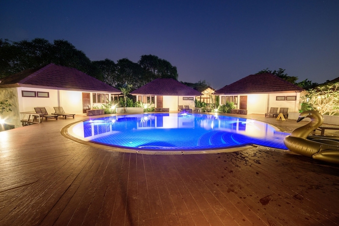 Imagen de la piscina del Hotel Baan Suan Nuanta. Foto 19