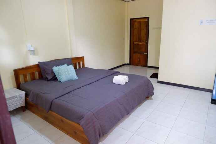 Imagen de la habitación del Hotel Baan Suan Resort. Foto 7