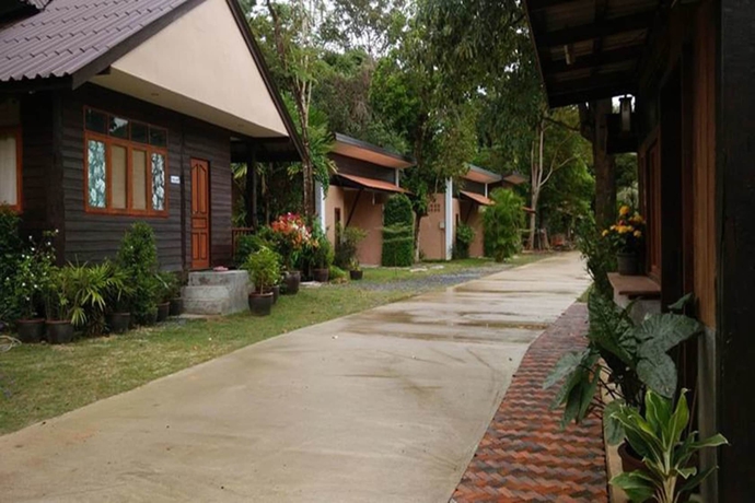 Imagen de los exteriores del Hotel Baan Suan Rim Klong. Foto 11