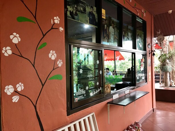 Imagen de los interiores del Hotel Baan Suan Rojjana. Foto 33