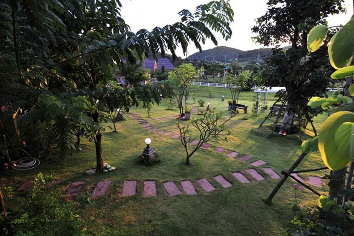 Imagen de los exteriores del Hotel Baan Suan Rojjana. Foto 31