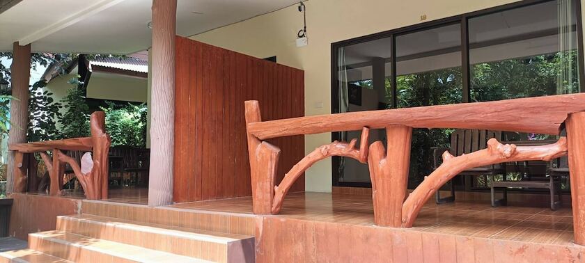 Imagen de la habitación del Hotel Baan Suan Villas Resort. Foto 14