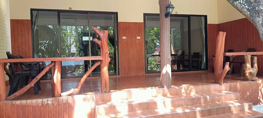 Imagen de la habitación del Hotel Baan Suan Villas Resort. Foto 16