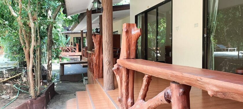 Imagen de la habitación del Hotel Baan Suan Villas Resort. Foto 17