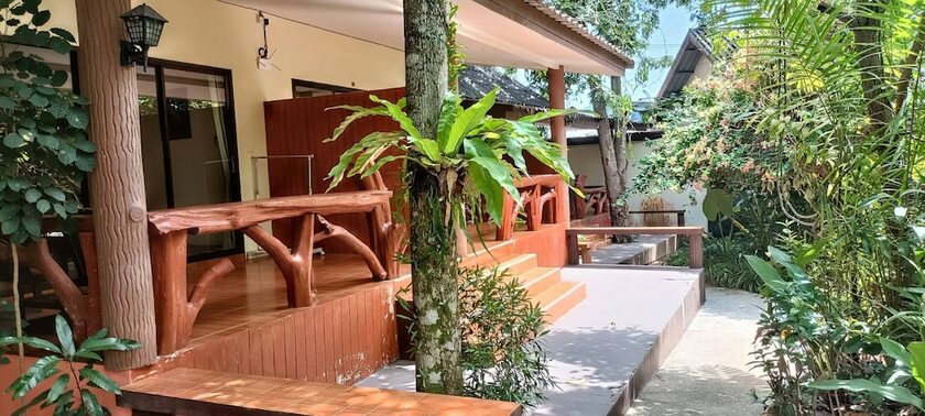 Imagen de la habitación del Hotel Baan Suan Villas Resort. Foto 18