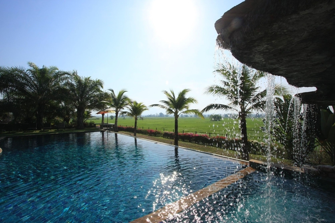 Imagen de la piscina del Hotel Baan Suchadaa Lampang Resort - Adults Only. Foto 6