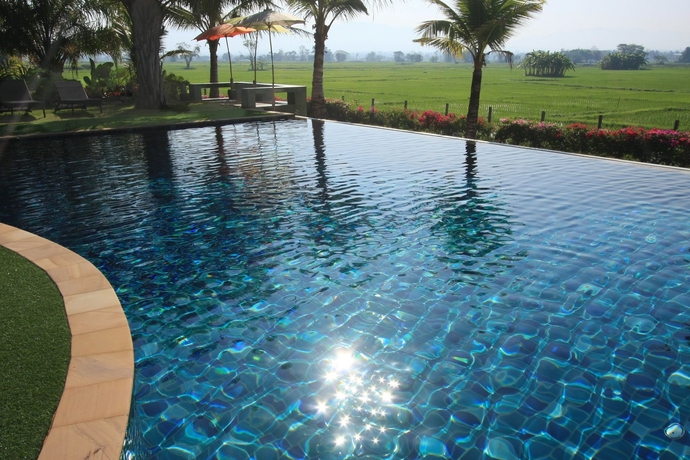 Imagen de la piscina del Hotel Baan Suchadaa Lampang Resort - Adults Only. Foto 11