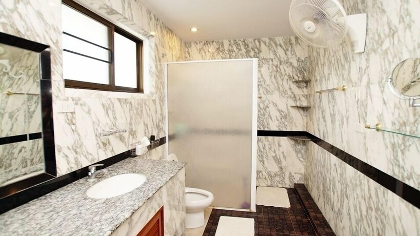 Imagen de la habitación del Hotel Baan Sudrak Pool Villa Hua Hin. Foto 28