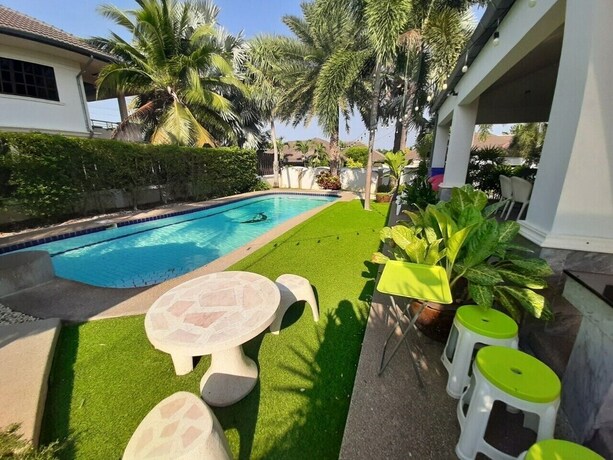 Imagen de la piscina del Hotel Baan Sudrak Pool Villa Hua Hin. Foto 30