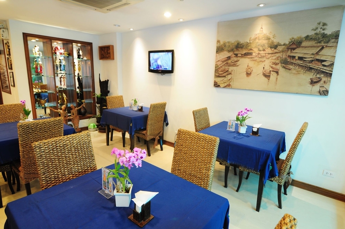 Imagen del bar/restaurante del Hotel Baan Sukhumvit Soi 18. Foto 2