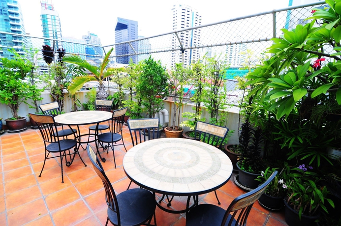 Imagen de los exteriores del Hotel Baan Sukhumvit Soi 18. Foto 9