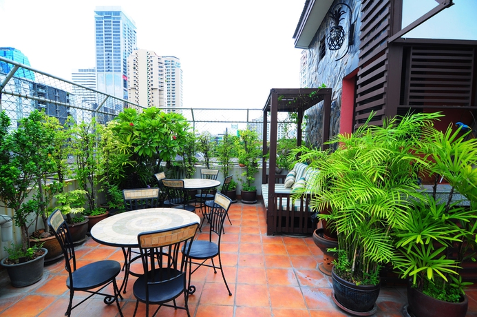Imagen de los exteriores del Hotel Baan Sukhumvit Soi 18. Foto 11