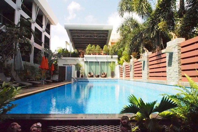 Imagen de la piscina del Hotel Baan Suwantawe. Foto 14