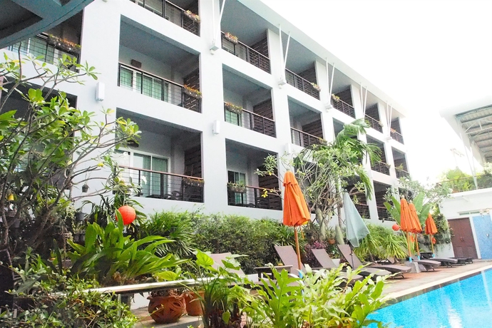 Imagen de la piscina del Hotel Baan Suwantawe. Foto 16