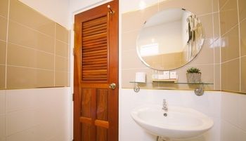 Imagen de los interiores del Hotel Baan Tah On The Sea. Foto 15