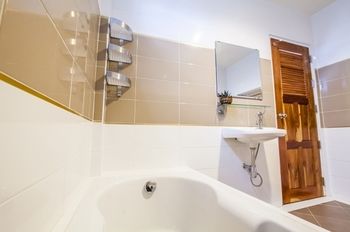 Imagen de la habitación del Hotel Baan Tah On The Sea. Foto 11