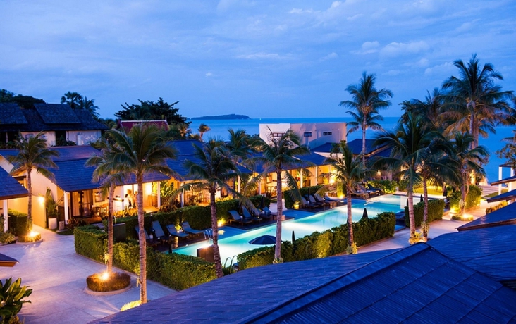 Imagen de la piscina del Hotel Baan Talay Resort. Foto 13