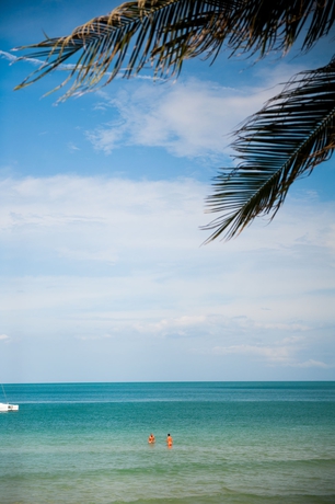 Imagen de los exteriores del Hotel Baan Talay Resort. Foto 10
