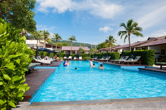 Imagen de la piscina del Hotel Baan Talay Resort. Foto 16