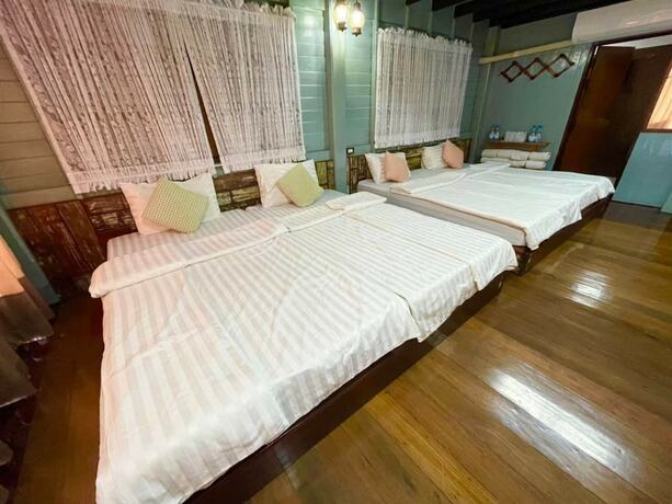 Imagen de la habitación del Hotel Baanchansamut Homestay. Foto 16