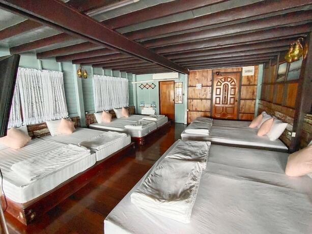 Imagen de la habitación del Hotel Baanchansamut Homestay. Foto 27