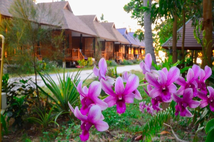 Imagen de los exteriores del Hotel Baanchaylay Resort. Foto 18