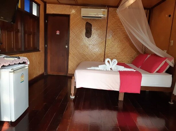 Imagen de la habitación del Hotel Baanchompooamphawa. Foto 18