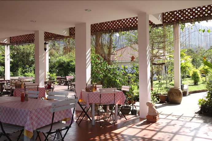 Imagen del bar/restaurante del Hotel Baanchuengkao Resort Ranong. Foto 3