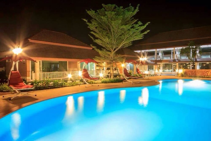 Imagen de la piscina del Hotel Baandara Resort Saraburi. Foto 17